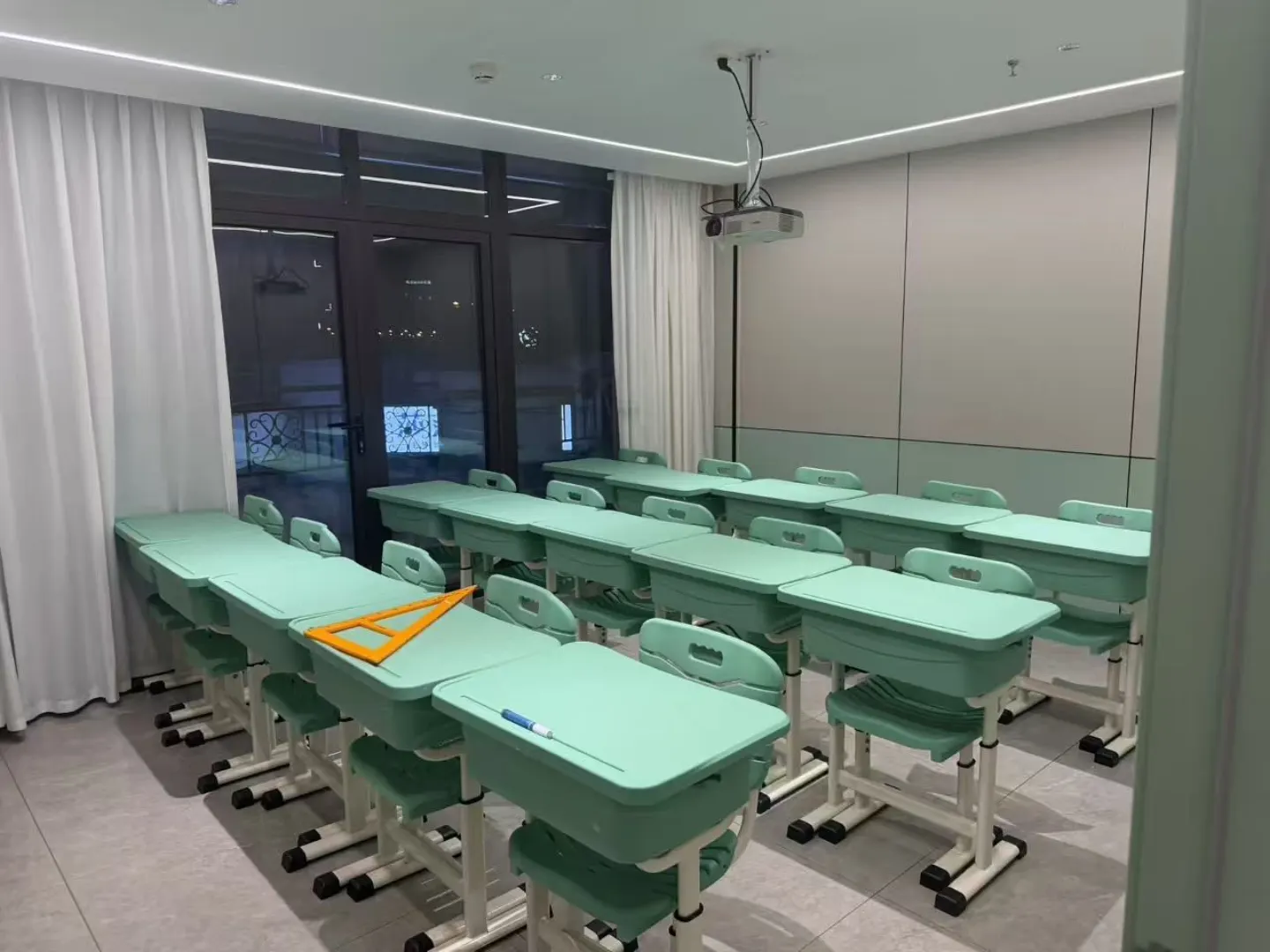 设有独立座位的学习空间